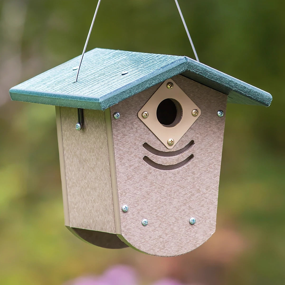 Duncraft Classic Chickadee & Wren Bird House with green roof, metal predator guard, and side panel for cleanout, designed for small cavity-nesting birds.